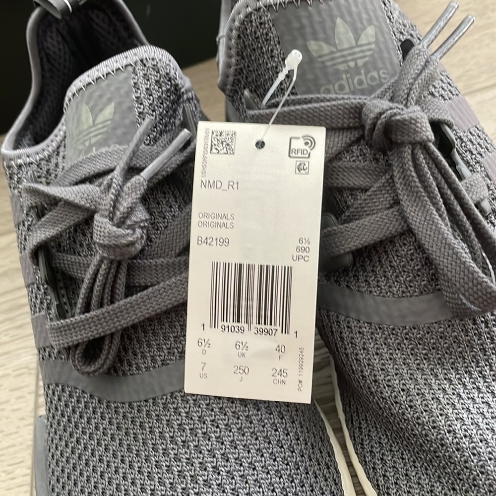ADIDAS NMD R1 "GUM SOLE" Gray - Picture 10 of 16